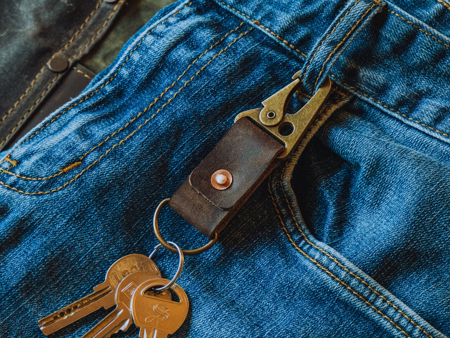 Ръчно изработен кожен Ключодържател карабинер Lathersthetic