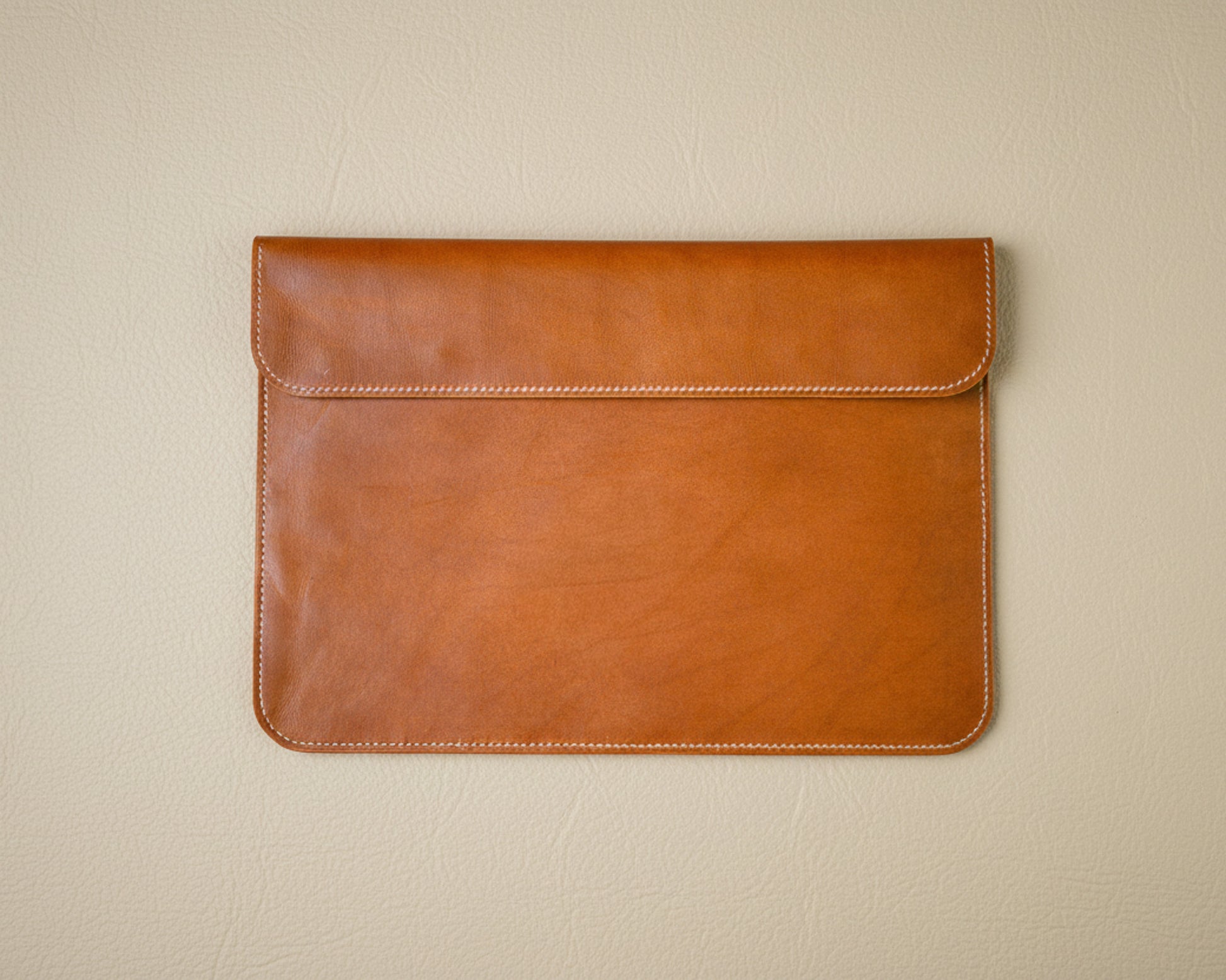 Ръчно изработен кожен Кожен калъф за лаптоп Lathersthetic