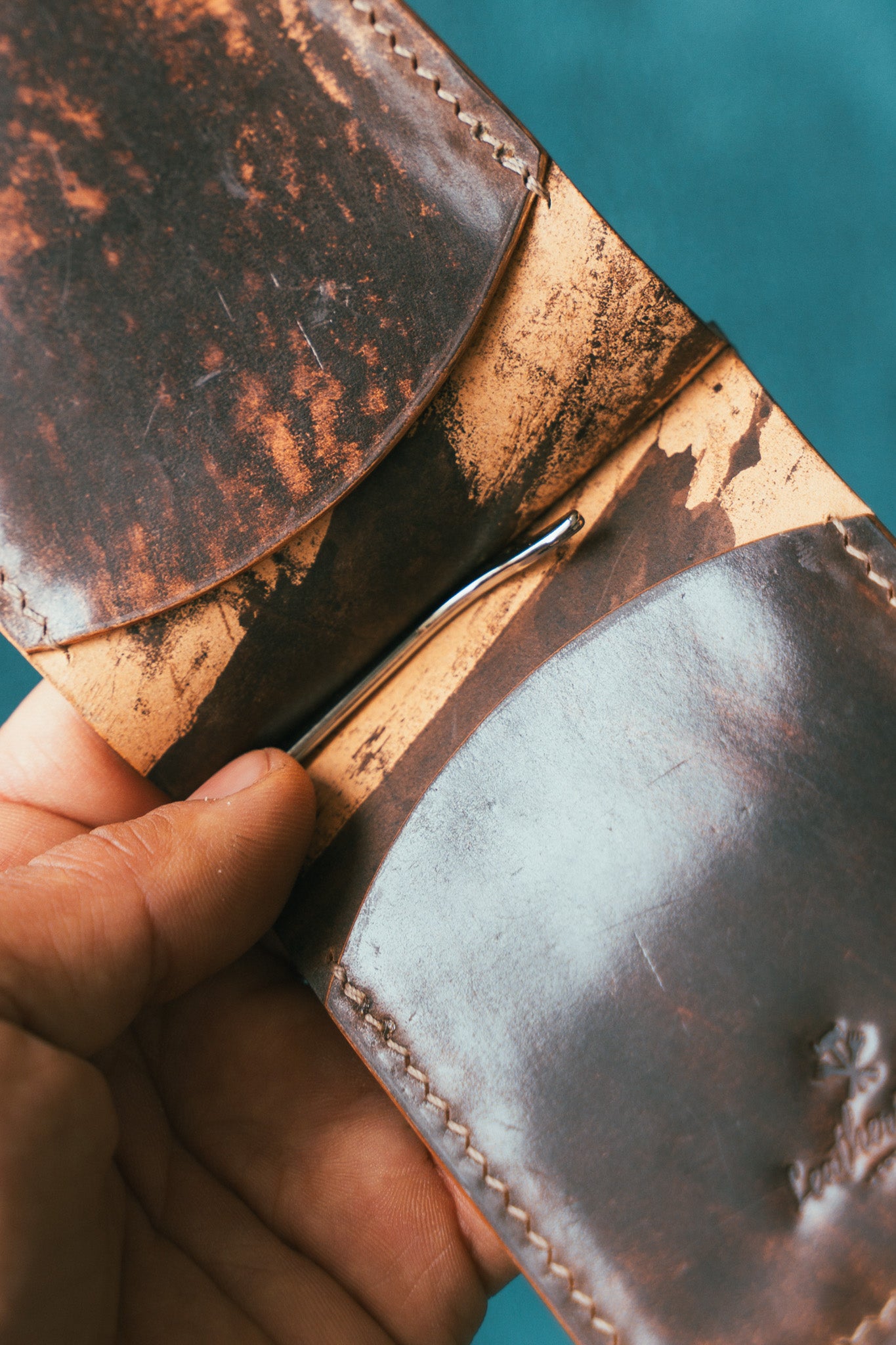 Ръчно изработен Shell Cordovan кардхолдър Leathersthetic