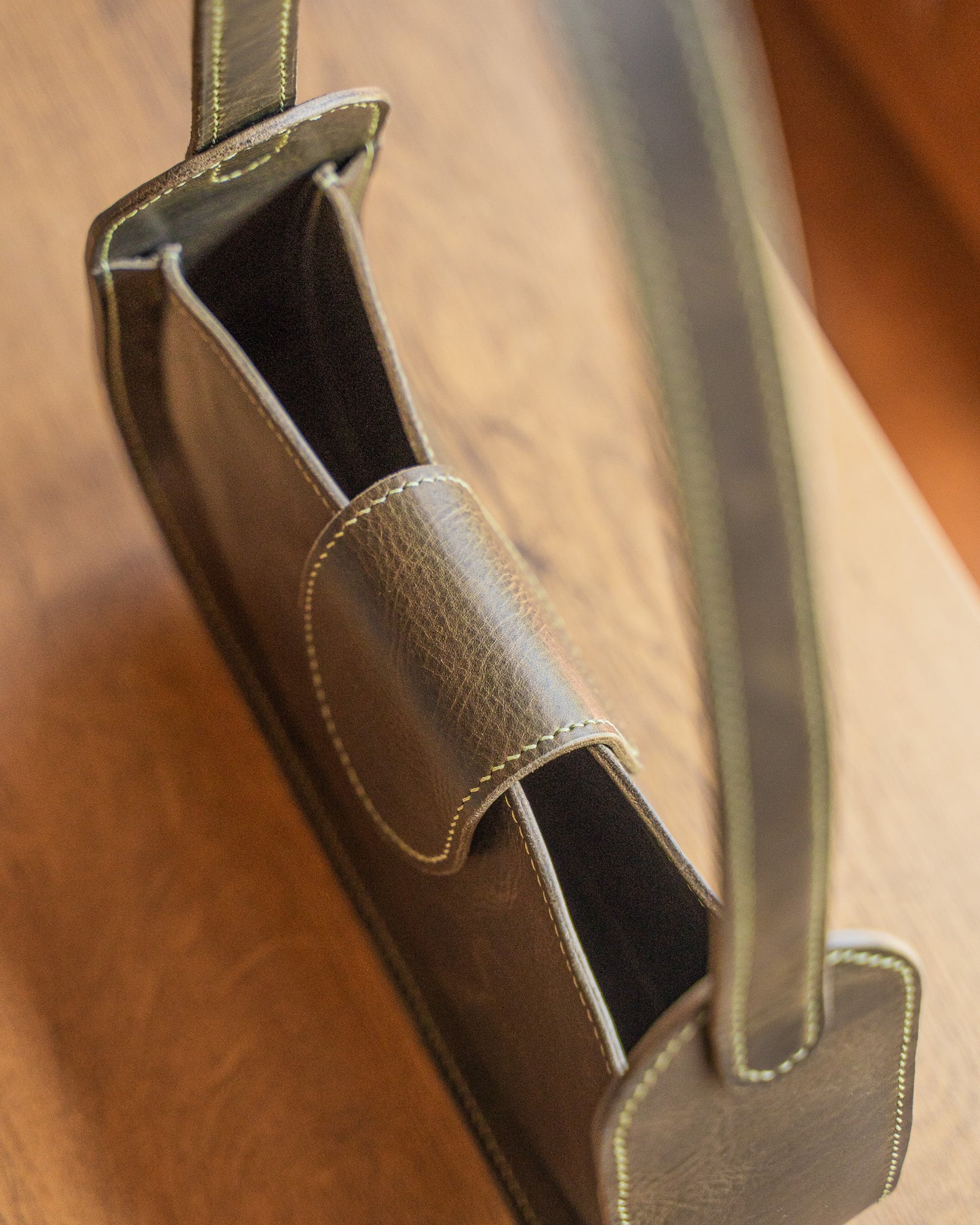 Ръчно изработен Кожена дамска чанта Leathersthetic