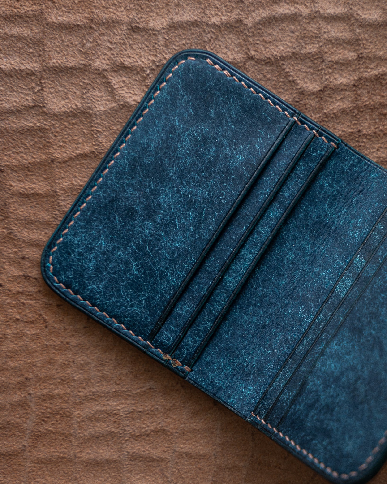 Ръчно изработен Вертикален тънък портфейл Leathersthetic