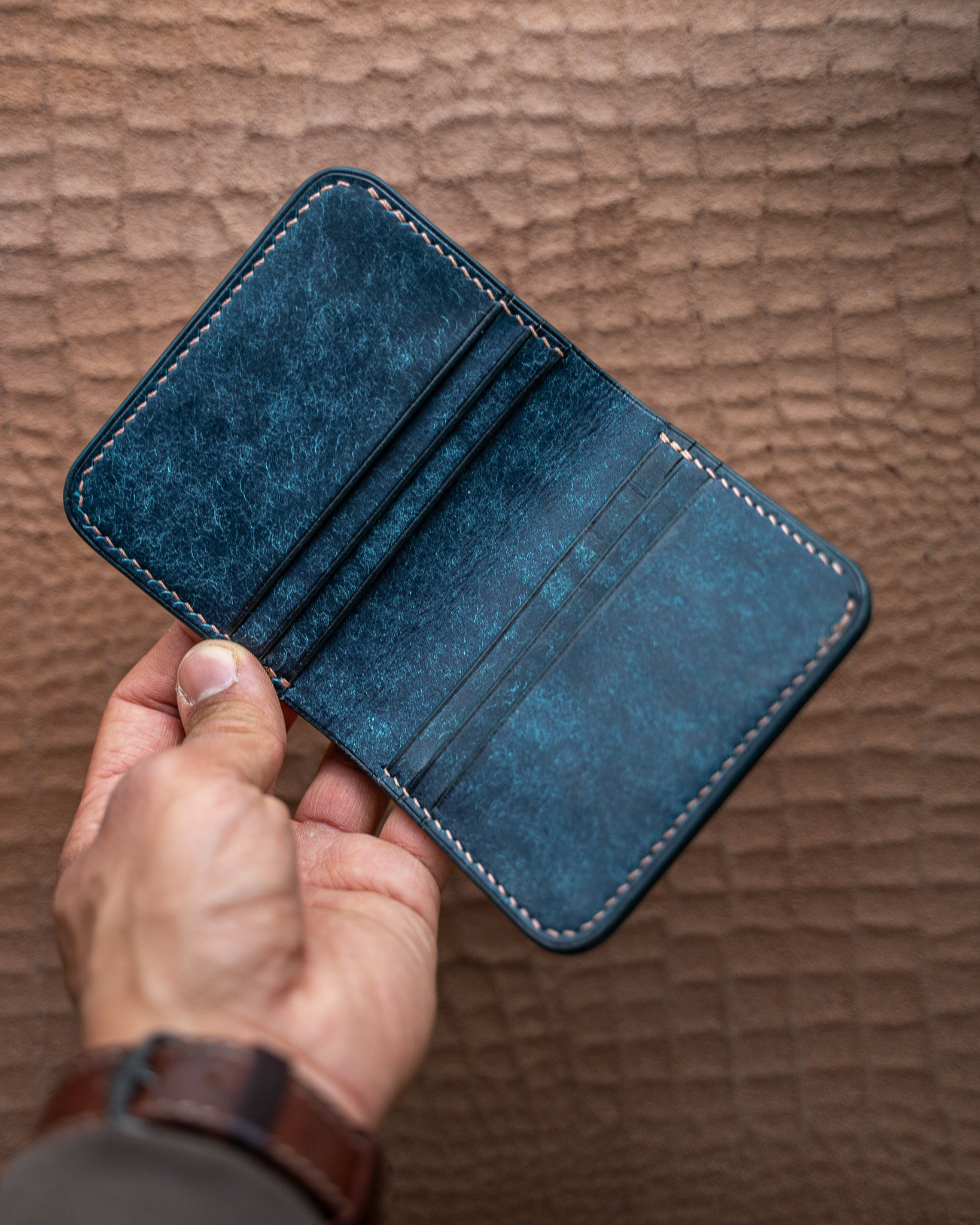Ръчно изработен Вертикален тънък портфейл Leathersthetic