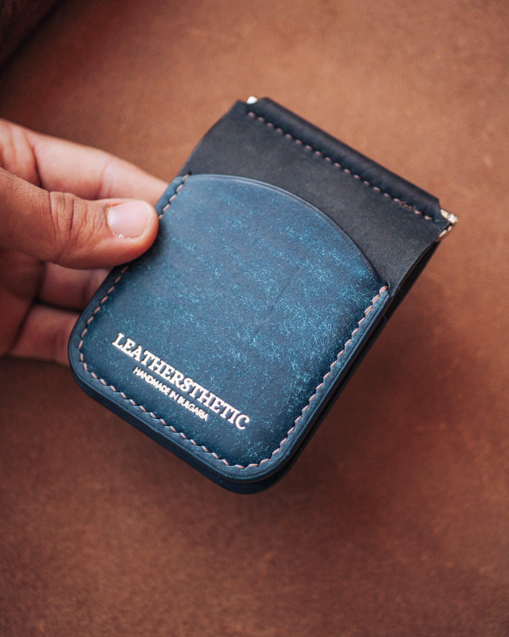 Ръчно изработен Кардхолдър с щипка и 4 джоба Leathersthetic