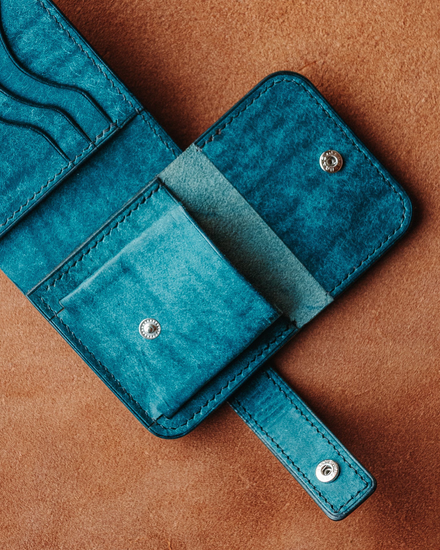 Ръчно изработен Класически кожен портфейл със закопчалка Leathersthetic