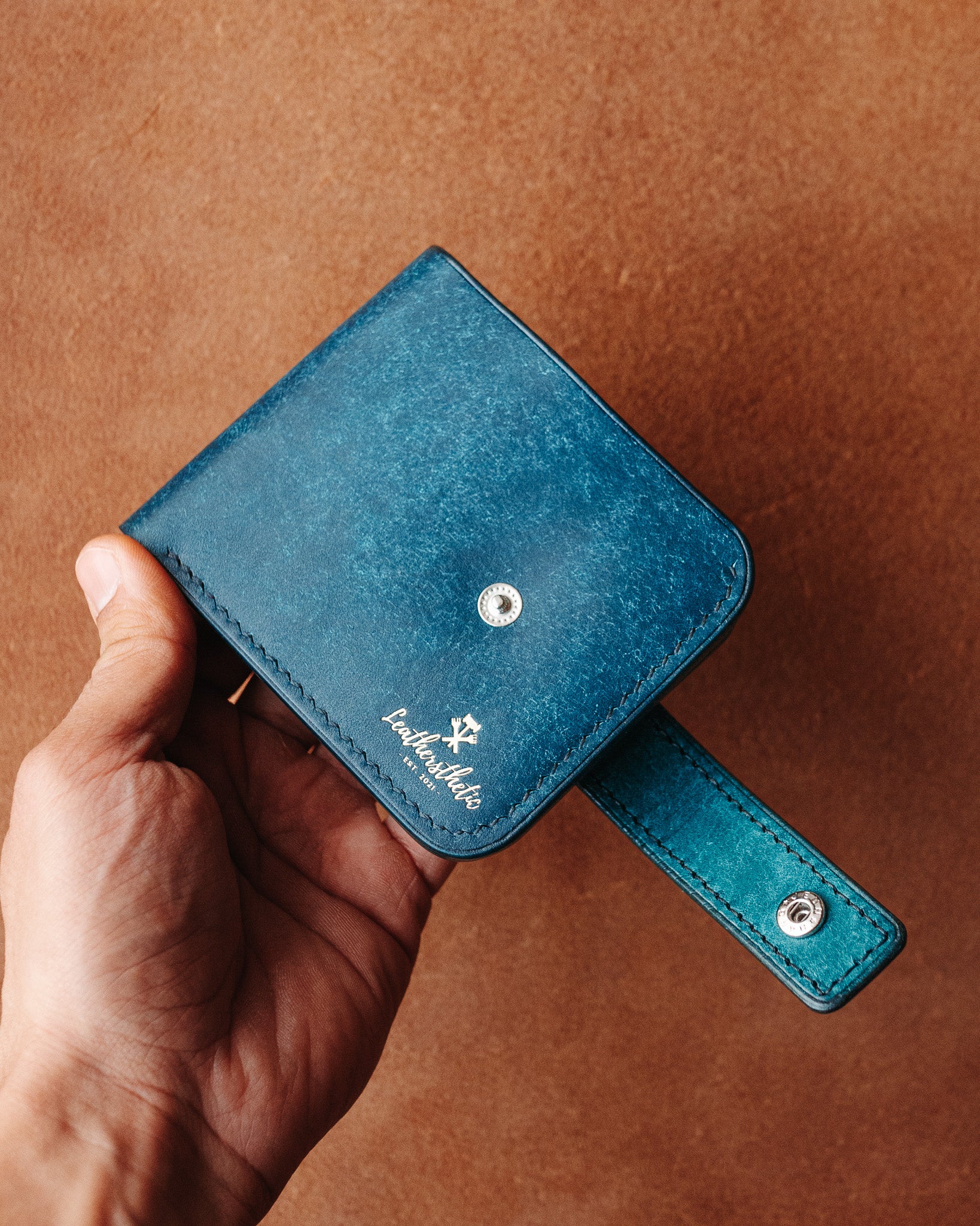 Ръчно изработен Класически кожен портфейл със закопчалка Leathersthetic
