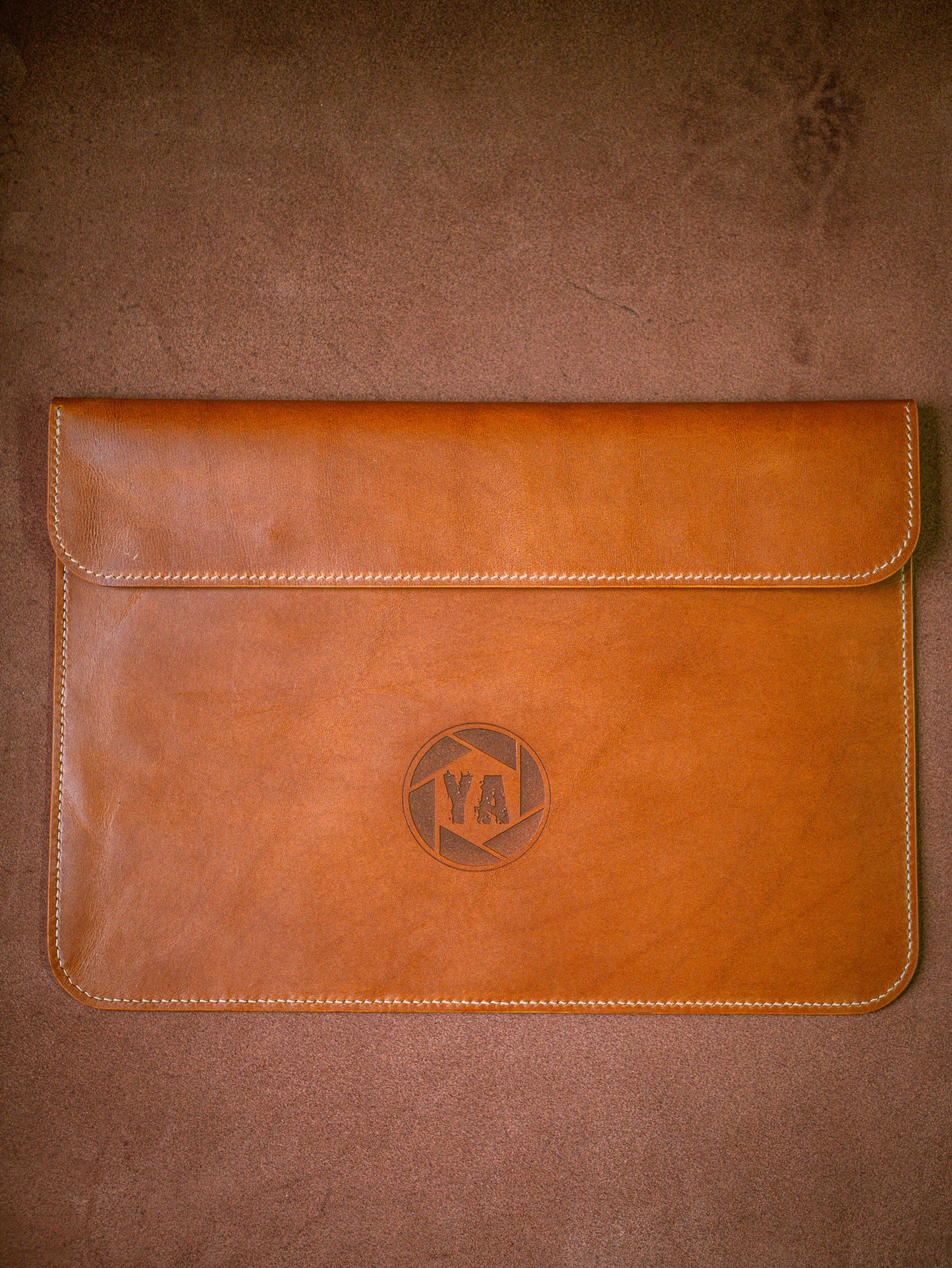 Ръчно изработен кожен Кожен калъф за лаптоп Lathersthetic