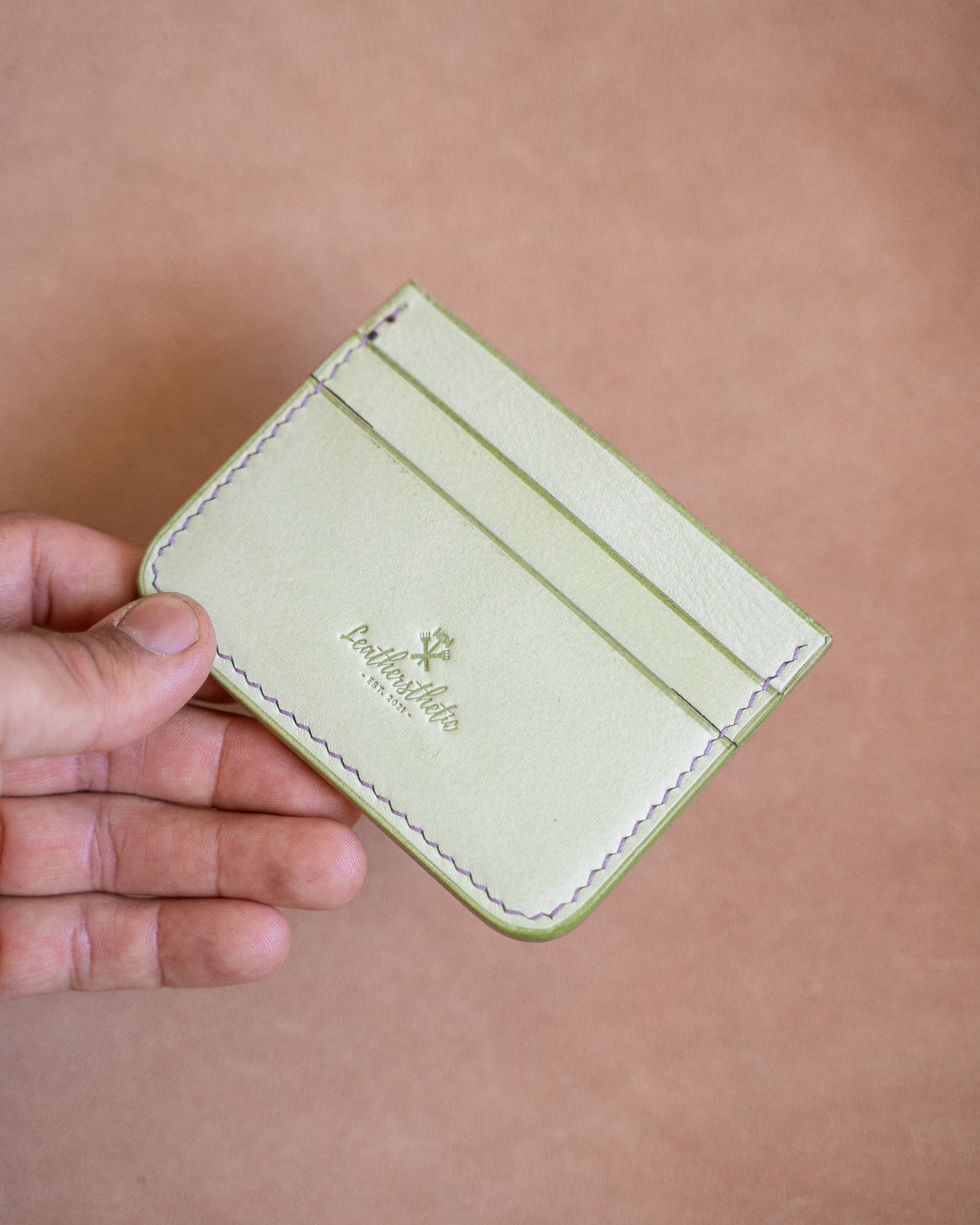 Ръчно изработен Хоризонтален кожен кардхолдър Leathersthetic